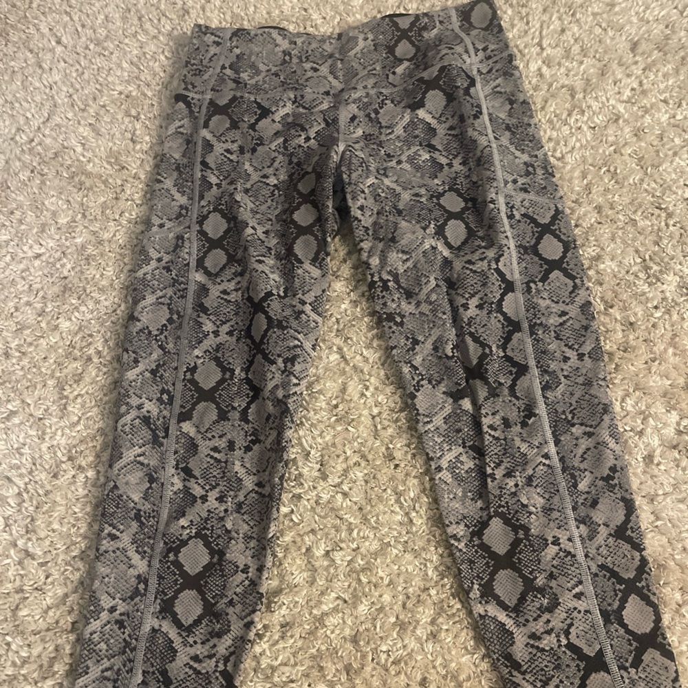 Victoria's Secret knockout snakeskin ankle leggings